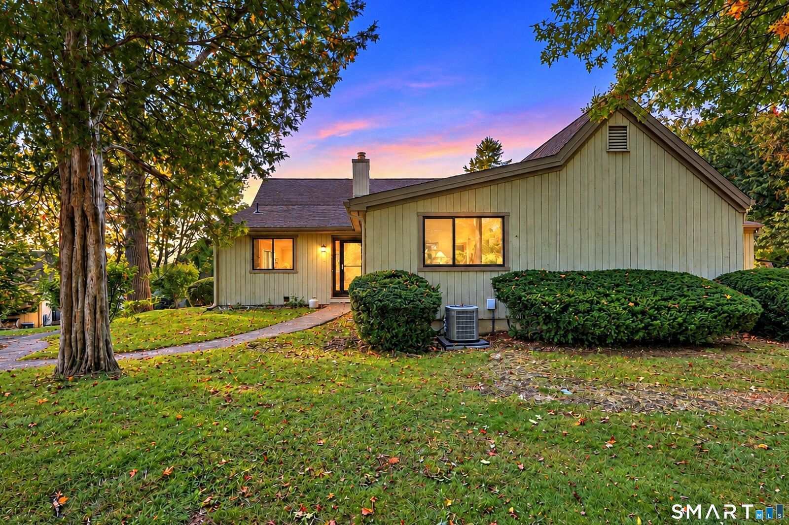 Property Photo:  55 Blackhawk Lane B  CT 06614 