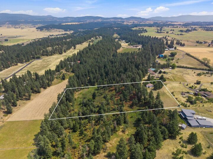 Property Photo:  5303 E Orchard Rd  WA 99217 