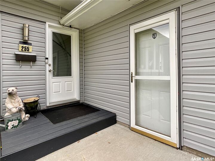 Property Photo:  255 Litzenberger Crescent  SK S4R 7A2 