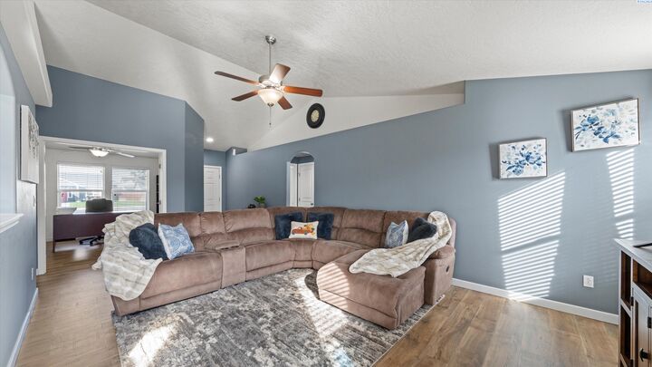 Property Photo:  6019 Washougal Lane  WA 99301 