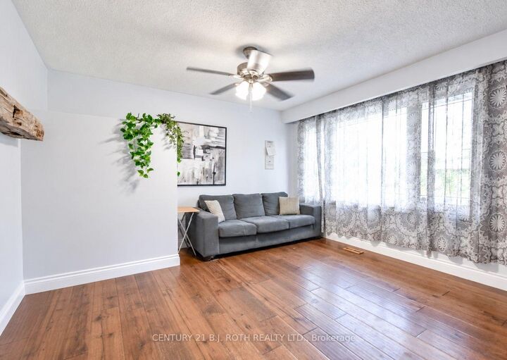 Property Photo:  5 East Gate  ON L4M 2V9 