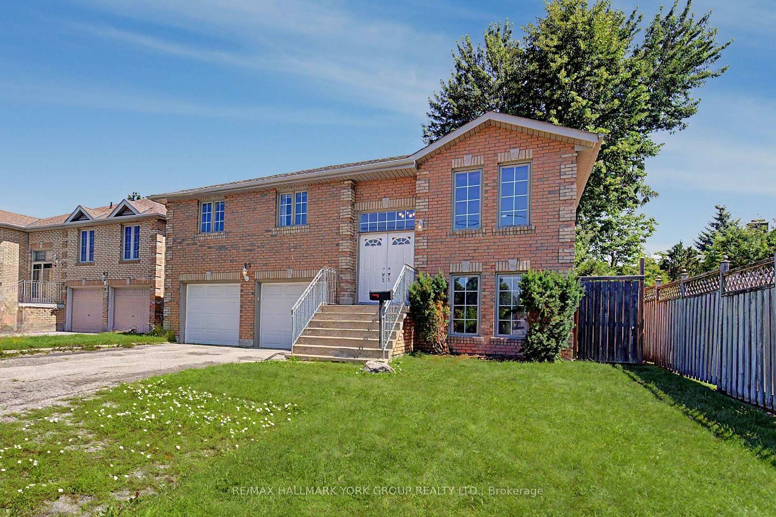 Photo de la propriété:  89 Metro Road N  ON L4P 3W9 