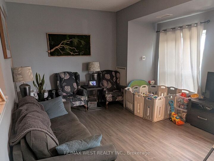 Property Photo:  1 Maison Parc Court 421  ON L4J 9K1 
