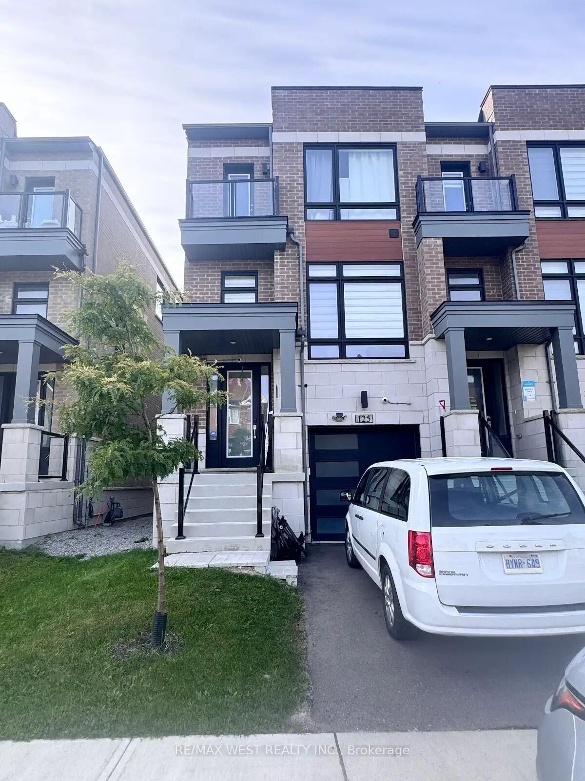 Property Photo:  125 Farooq Boulevard  ON L4H 5G3 