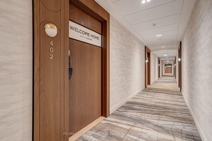 Property Photo:  3240 William Coltson Avenue 402  ON L6H 0X1 