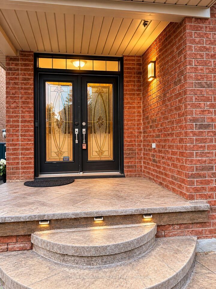Property Photo:  2323 Falling Green Drive  ON L6M 5A7 