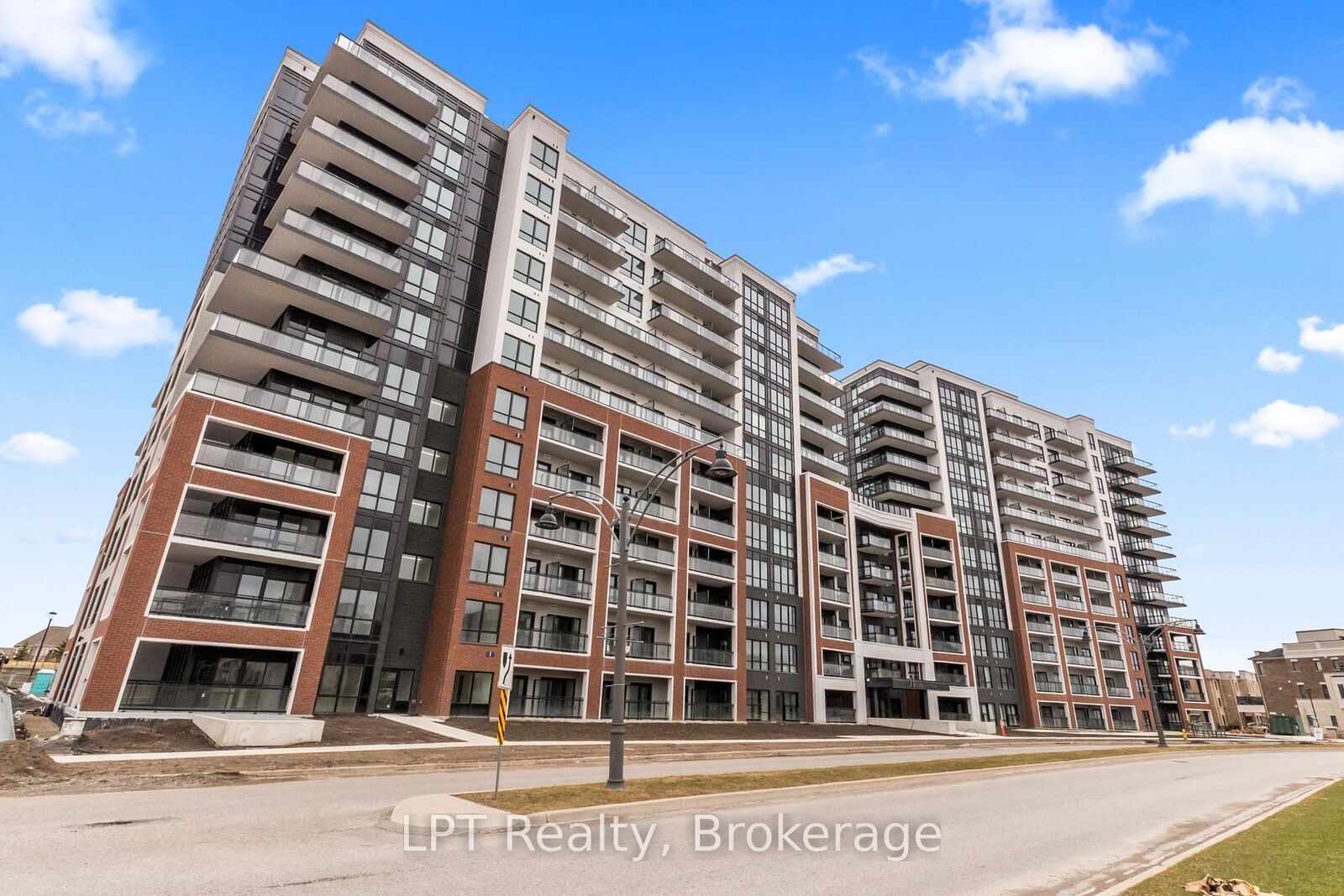 Property Photo:  51 Clarington Boulevard 917  ON L1C 0H6 