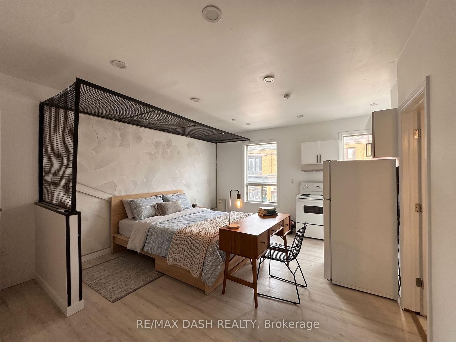 Property Photo:  