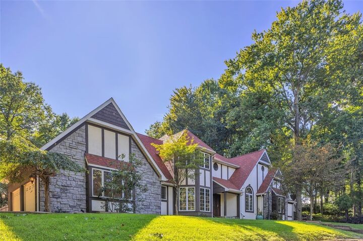 Property Photo: 104 Landing Dr PA 15050