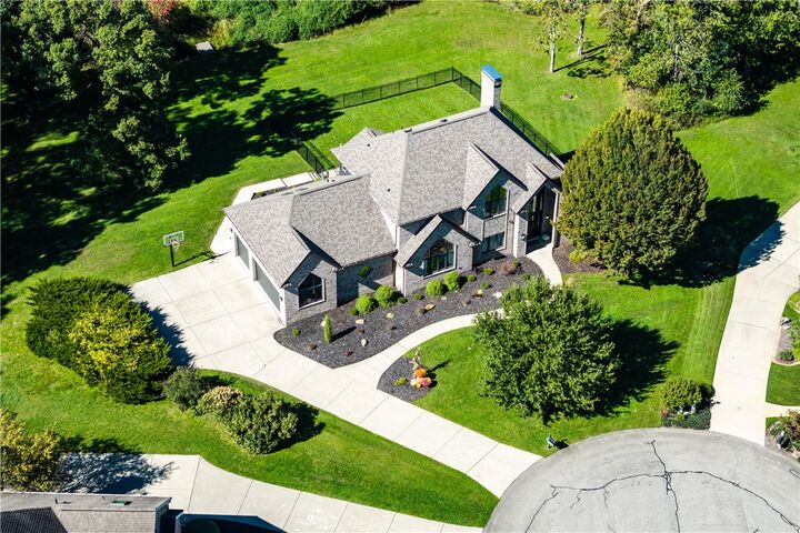Property Photo:  421 Lenox Ct  PA 15044 