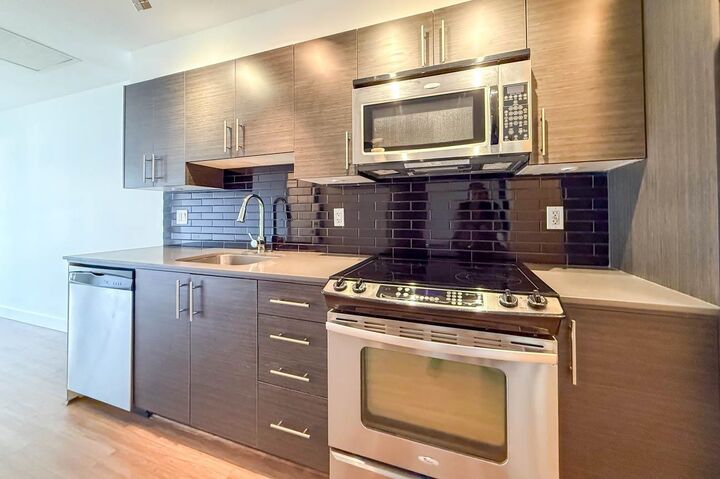 Property Photo:  1533 E 8th Avenue 302  BC V5N 0A4 
