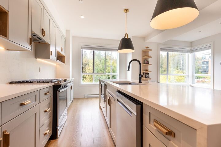 Property Photo:  5476 Brydon Crescent 9  BC V3A 0N7 