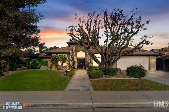 Property Photo:  2512 Oak View Court  CA 93311 