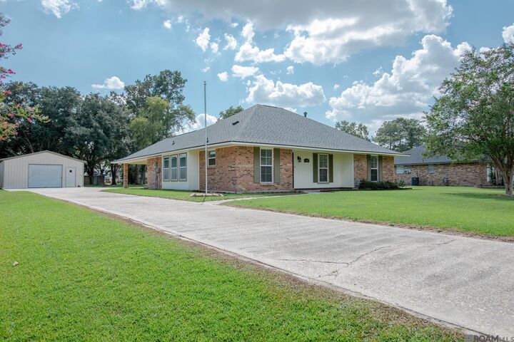 Property Photo: 40119 Todd Dr LA 70769