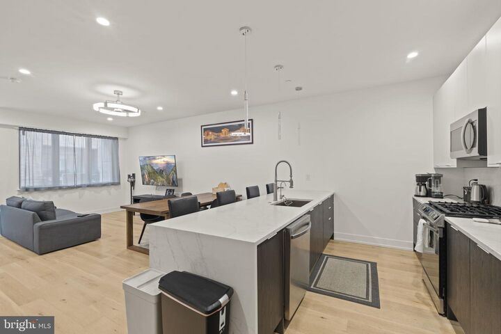 Property Photo:  119 Greenwich Street 8  PA 19147 