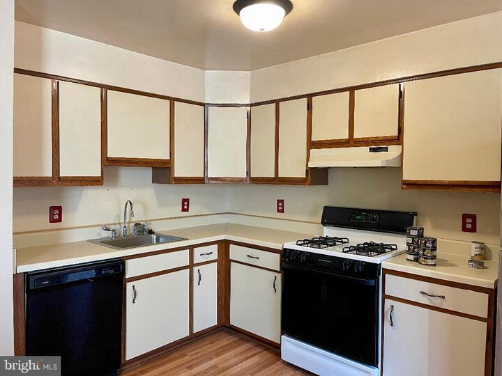 Property Photo:  8137 Crabapple Lane  MD 20879 