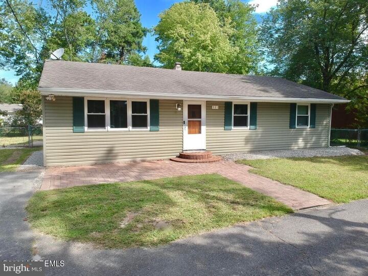 Property Photo:  321 Cherokee Drive  NJ 08015 
