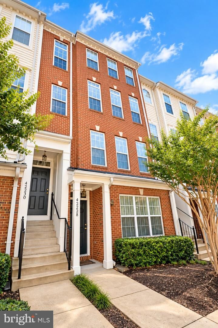 Property Photo:  42228 Terrazzo Terrace 411  VA 20105 