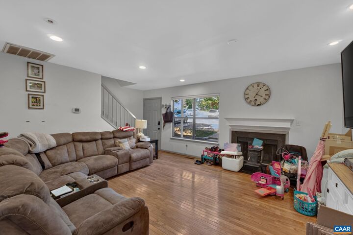 Property Photo: 524 Whitcover Cir VA 22901