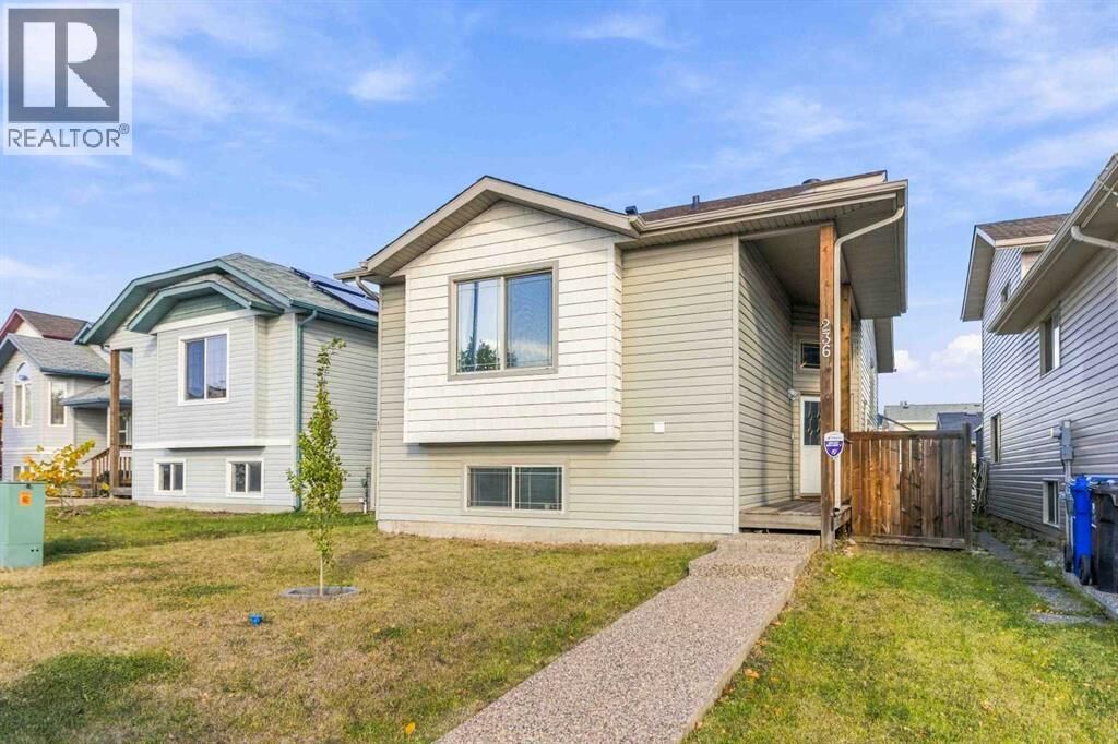 Property Photo:  236 Paris Crescent  AB T9K 0C9 
