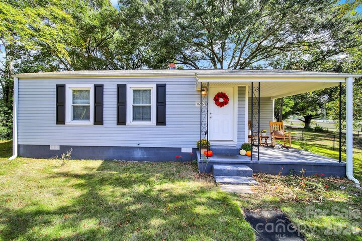 Property Photo: 1656 Oakridge Meadows Court SC 29732