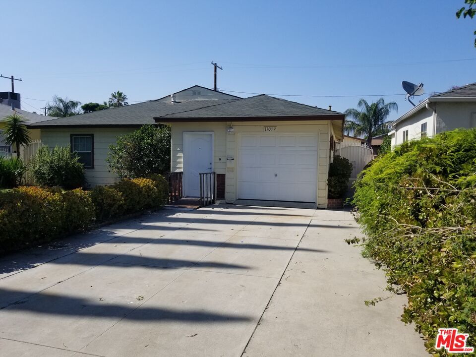 Property Photo:  11059 Califa St  CA 91601 