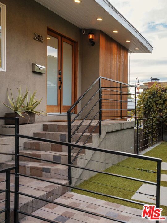 Property Photo: 2882 Palmer Dr CA 90065