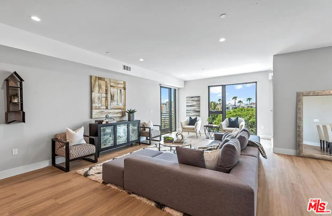 Property Photo:  1906 Overland Ave, Unit 201  CA 90025 
