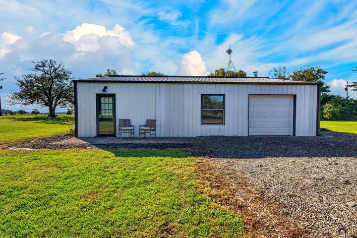 Property Photo:  21093 Five Points Pike  OH 43164 