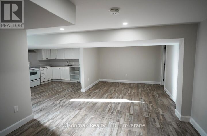 Photo de la propriété: 54 Weller Avenue ON K7K 2T3
