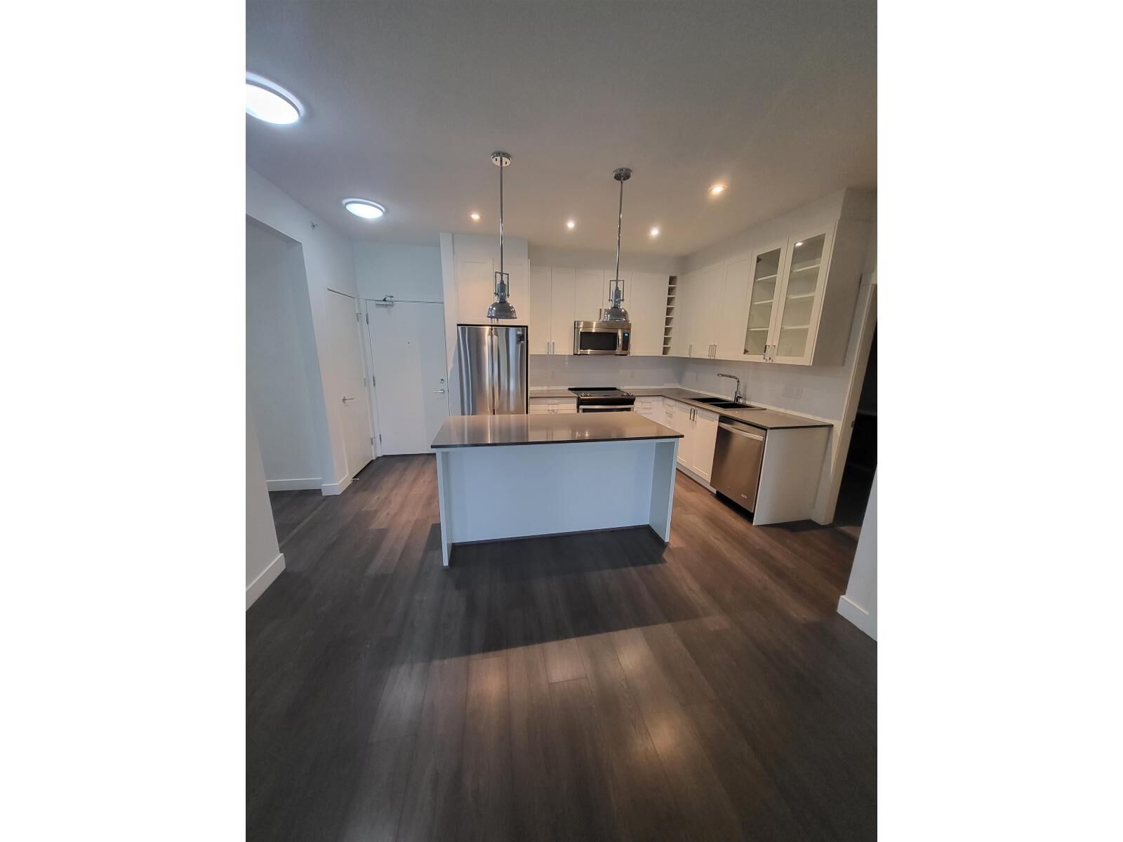 Property Photo: 64 Avenue 402 BC V4W 1H5
