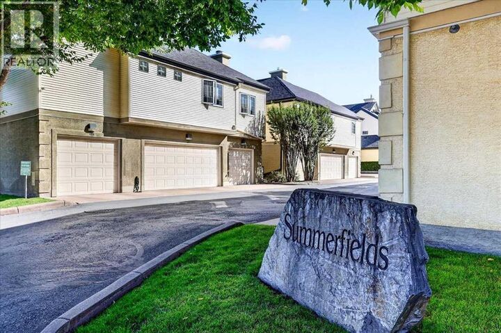 Property Photo:  3221 2 Street Northwest  AB T2M 2X3 