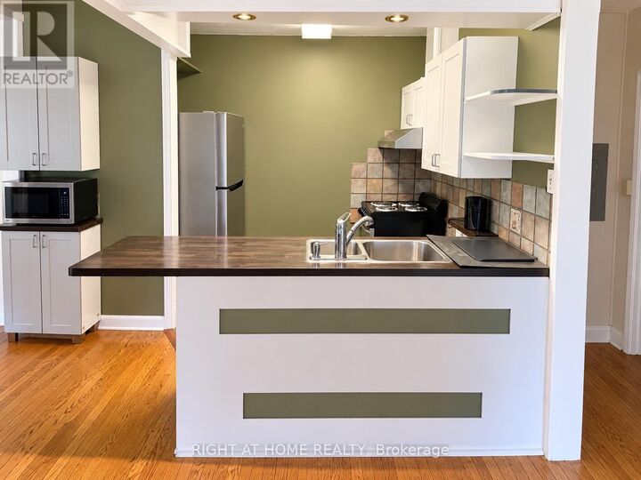 Property Photo:  2849 Kingston Road 2  ON M1M 1N2 