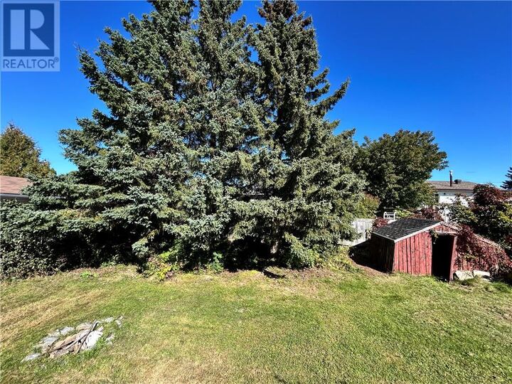 Property Photo:  140 Imperial Drive  ON P3L 1K2 