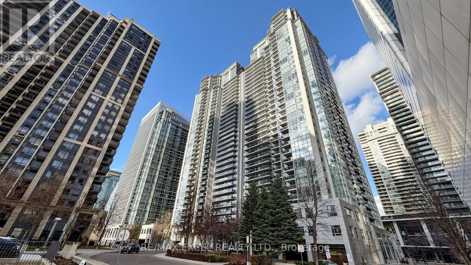 Property Photo:  4978 Yonge Street 2009  ON M2N 7G8 