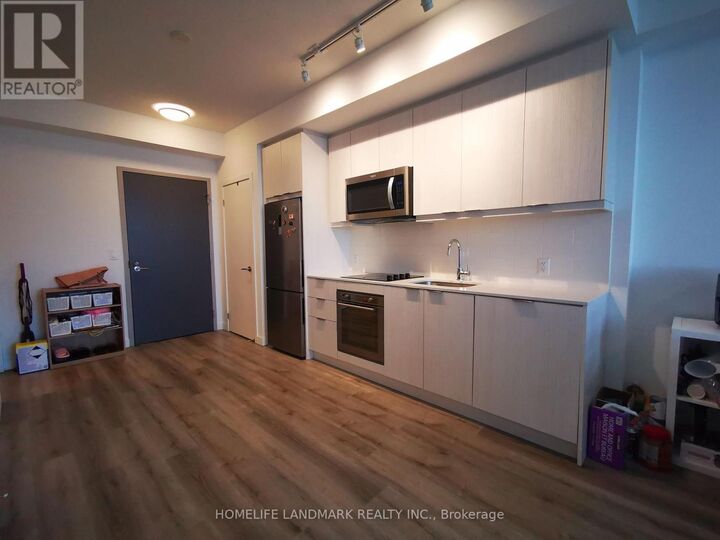 Property Photo: 38 Forest Manor Road 2103 ON M2J 1M5