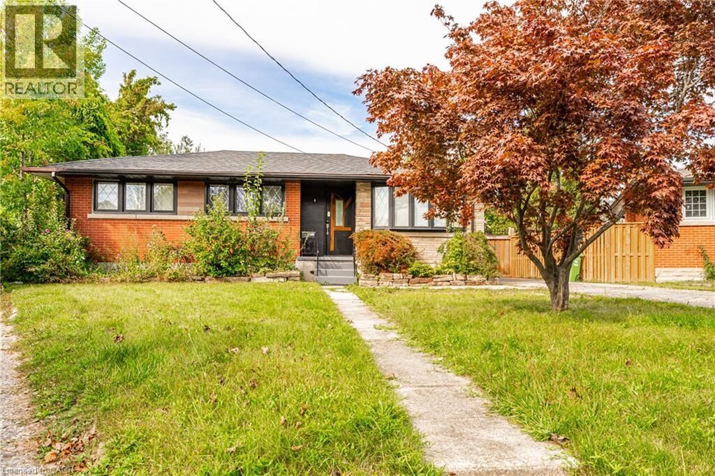 Property Photo:  33 Kenwood Crescent  ON L8T 1W3 