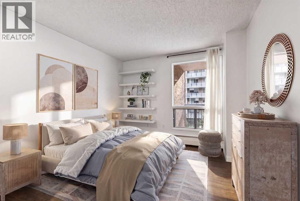 Property Photo:  718 12 Avenue Southwest  AB T2R 0H7 