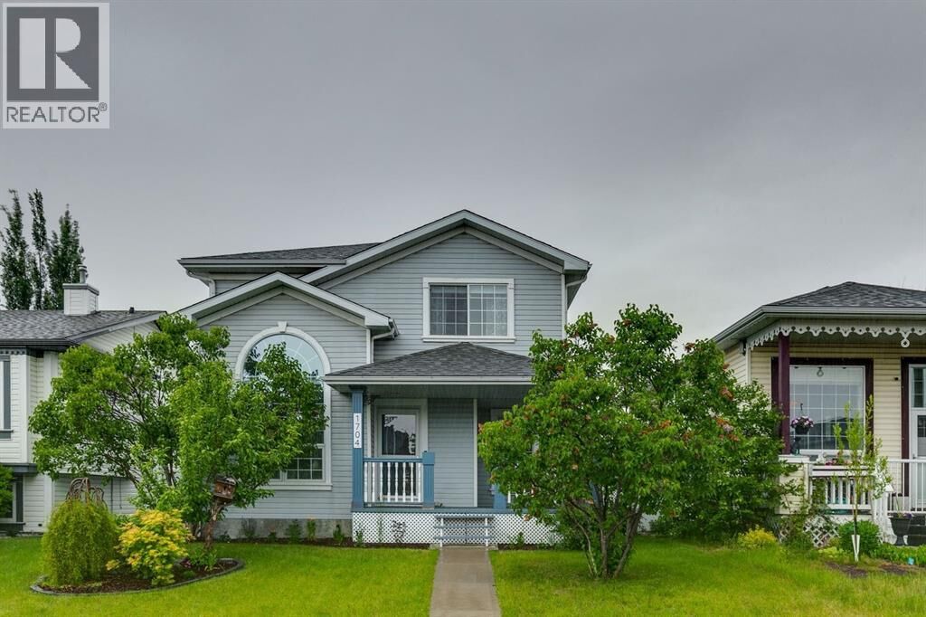Property Photo:  1704 Woodside Boulevard Northwest  AB T4B 2K1 