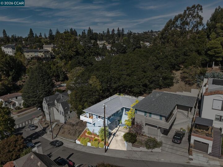 Property Photo:  1016 Norwood Ave  CA 94610 