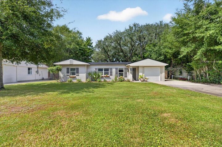 Property Photo:  311 NE Gardner Drive  FL 32548 