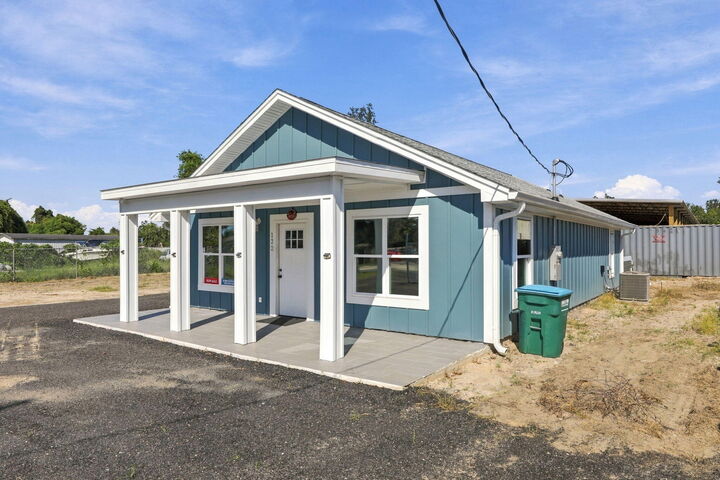 Property Photo: 122 Poston Avenue FL 32401