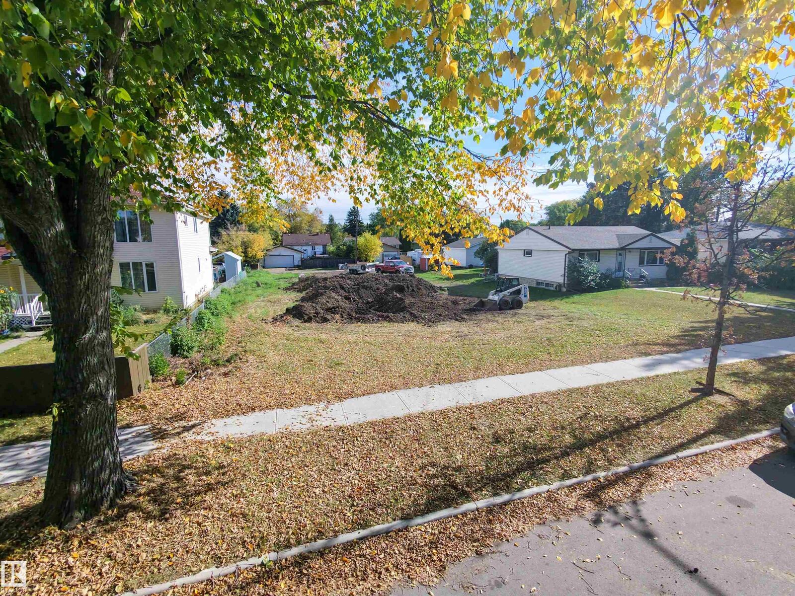 Property Photo:  12421 79 Street NW  AB T5B 2M2 