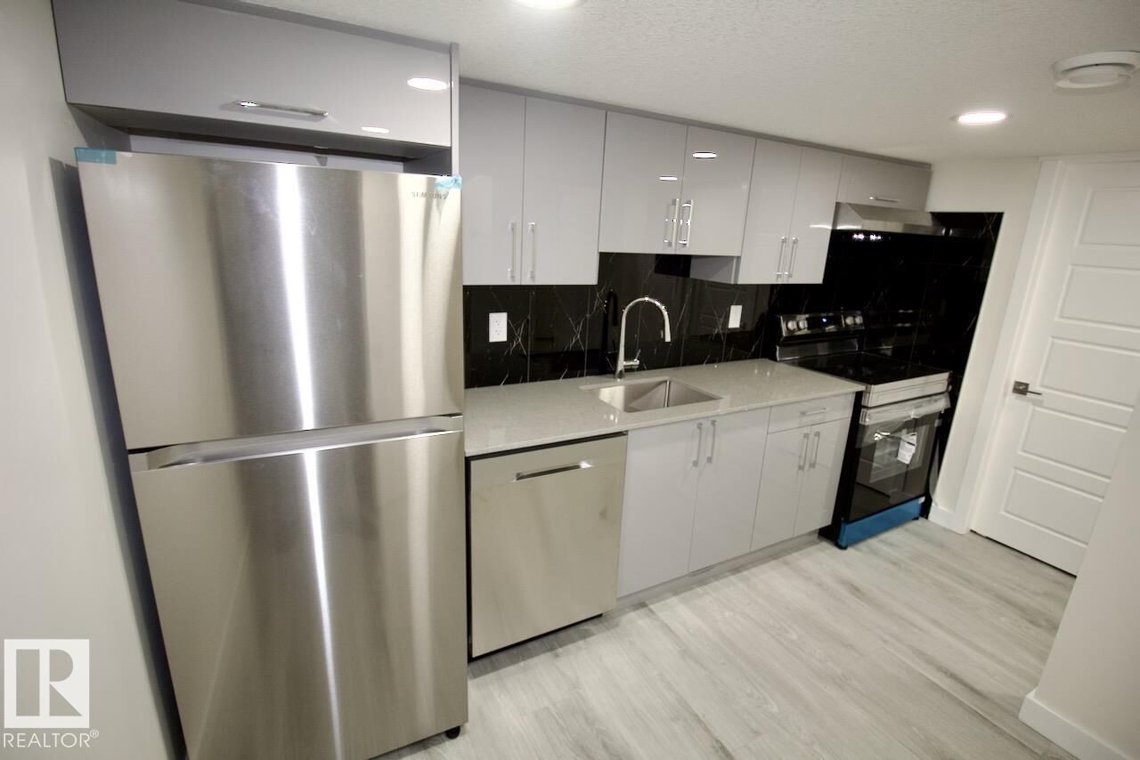 Property Photo:  1929 Davidson Wynd SW Bsmt  AB T6W 3J4 