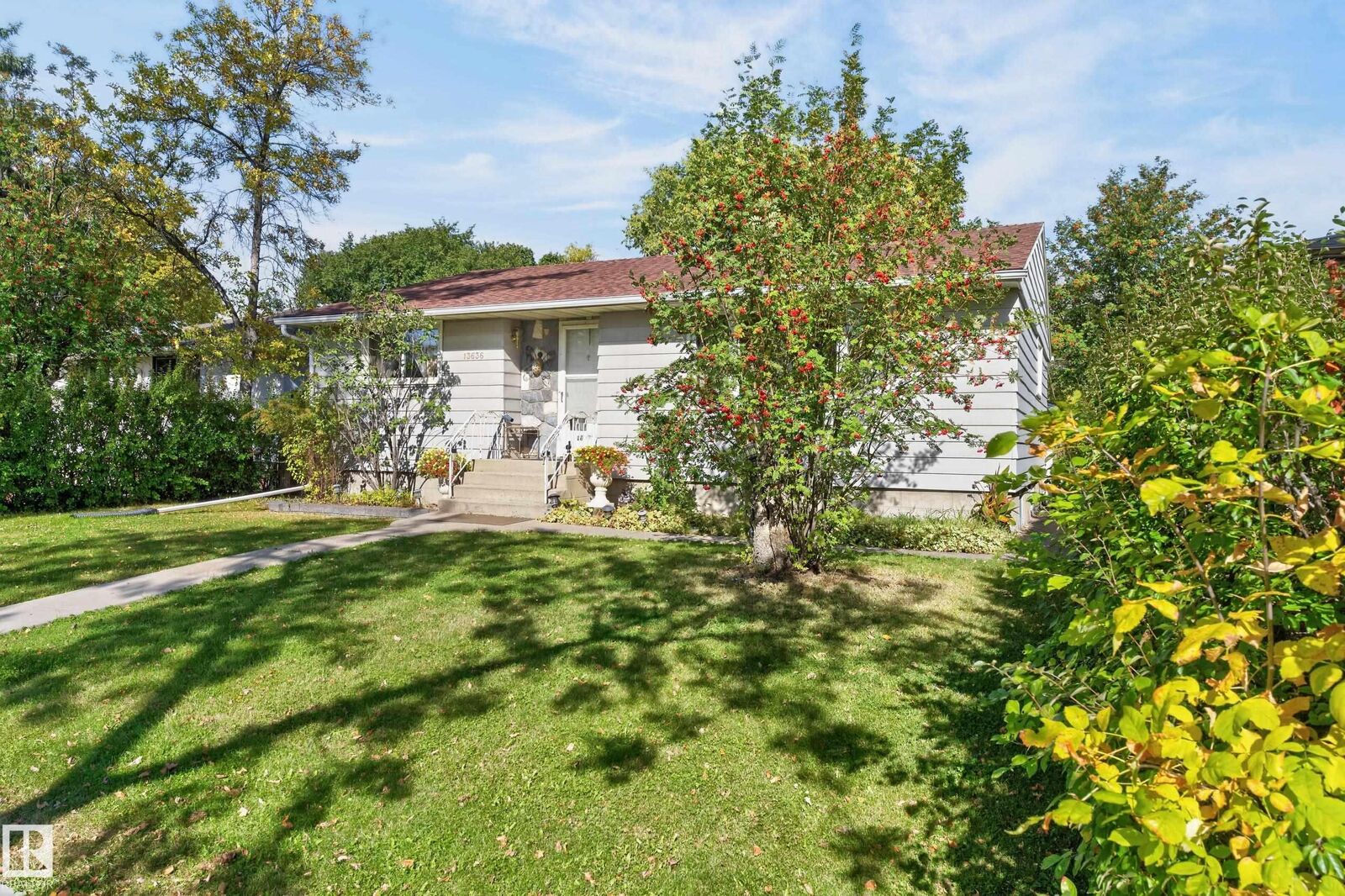 Property Photo:  13636 122 Avenue NW  AB T5L 2V8 