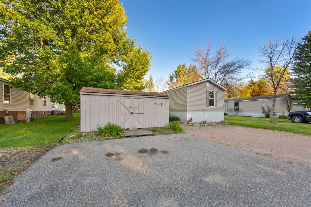 Property Photo:  605 E Shakespeare Avenue E  MN 56001 