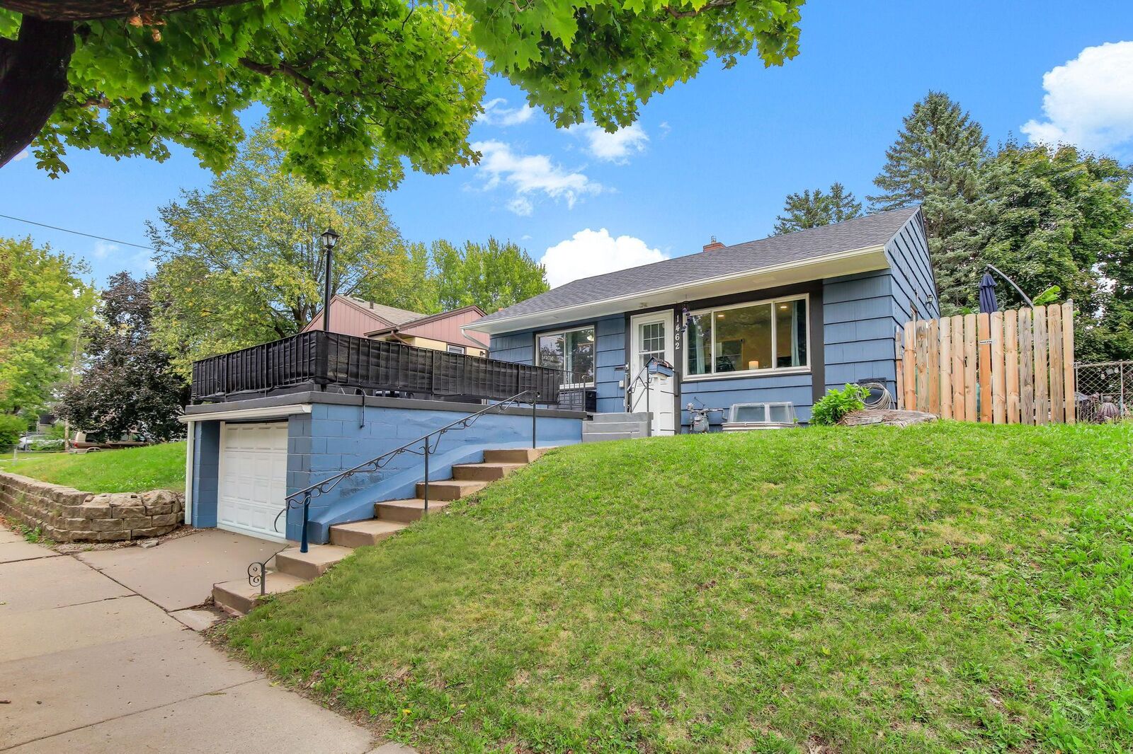 Property Photo:  1462 Hazelwood Street  MN 55106 