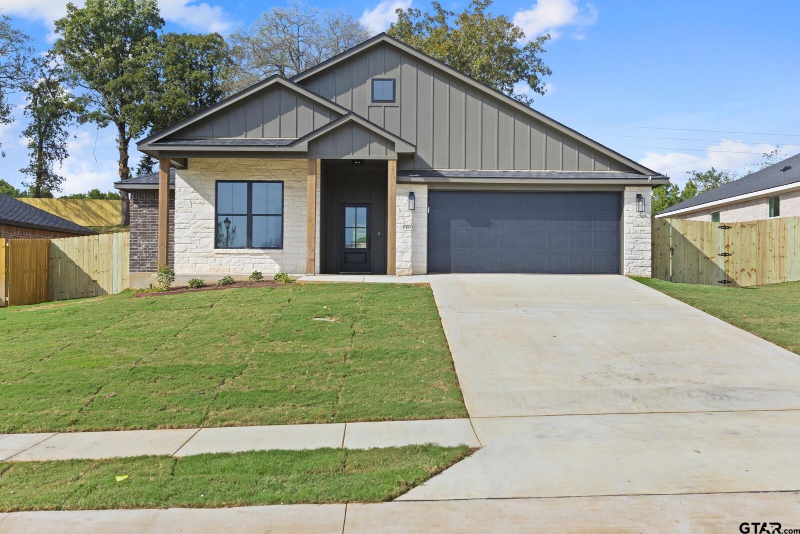 Property Photo:  16514 Crossing Circle  TX 75771 