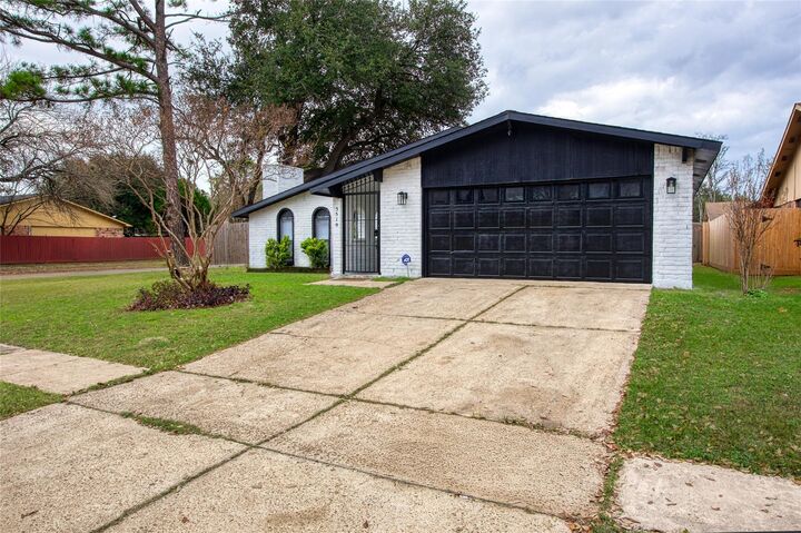 Property Photo:  5510 Hickory Forest Drive  TX 77088 