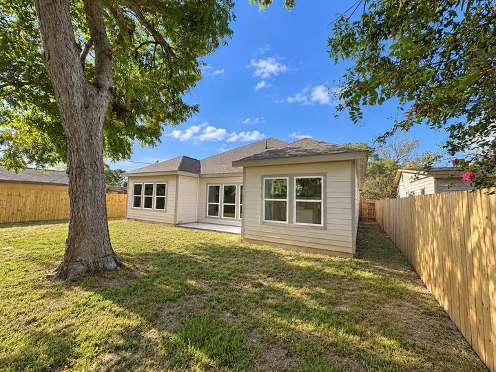 Property Photo:  320 Briarwood Drive  TX 77520 
